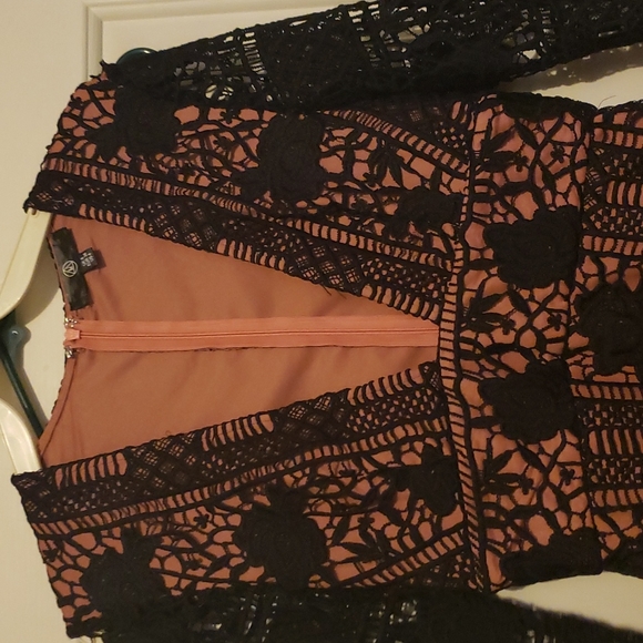 Black and Rosy mauve lace dress - Picture 2 of 5